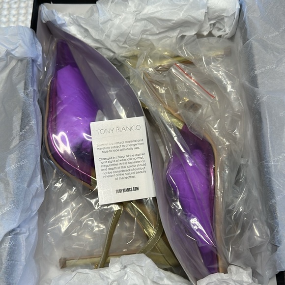 🆕 NIB Tony Bianco Lazer Slingback Pump in Purple Vinylite & Gold - Picture 6 of 7